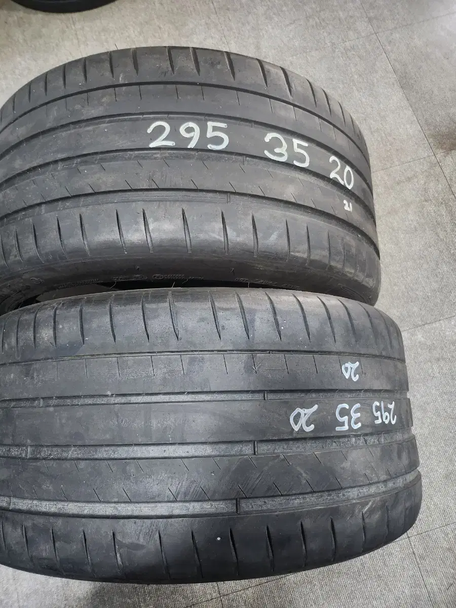 295/35R20 미쉐린 중고타이어 2개판매